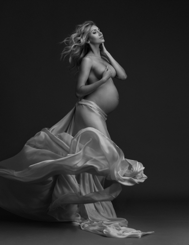 Fine-art pregnancy photography in NYC, celebrity photographer Lola Melani