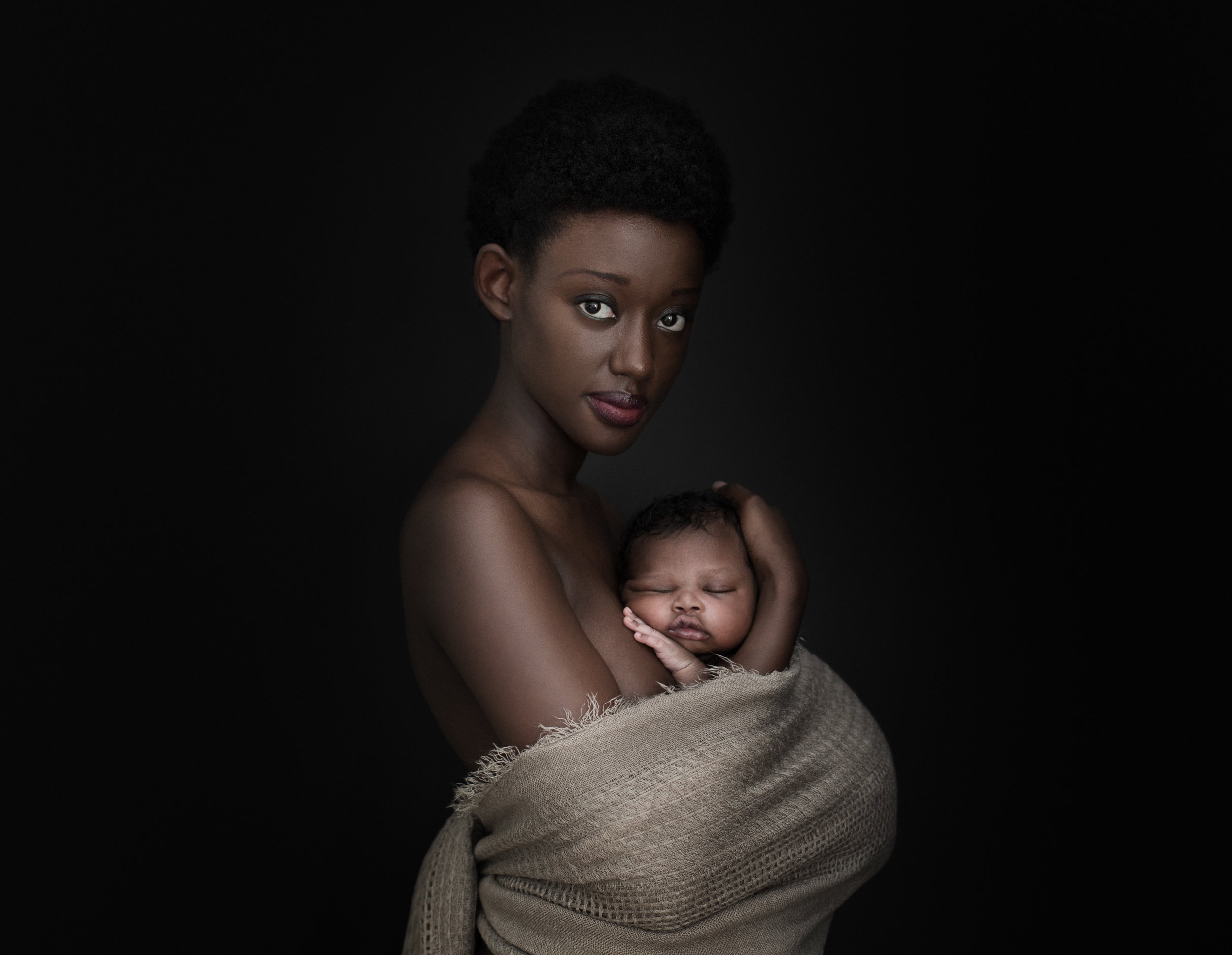 Stunning portrait of Mother and Baby captured by NYC newborn photographer Lola Melani