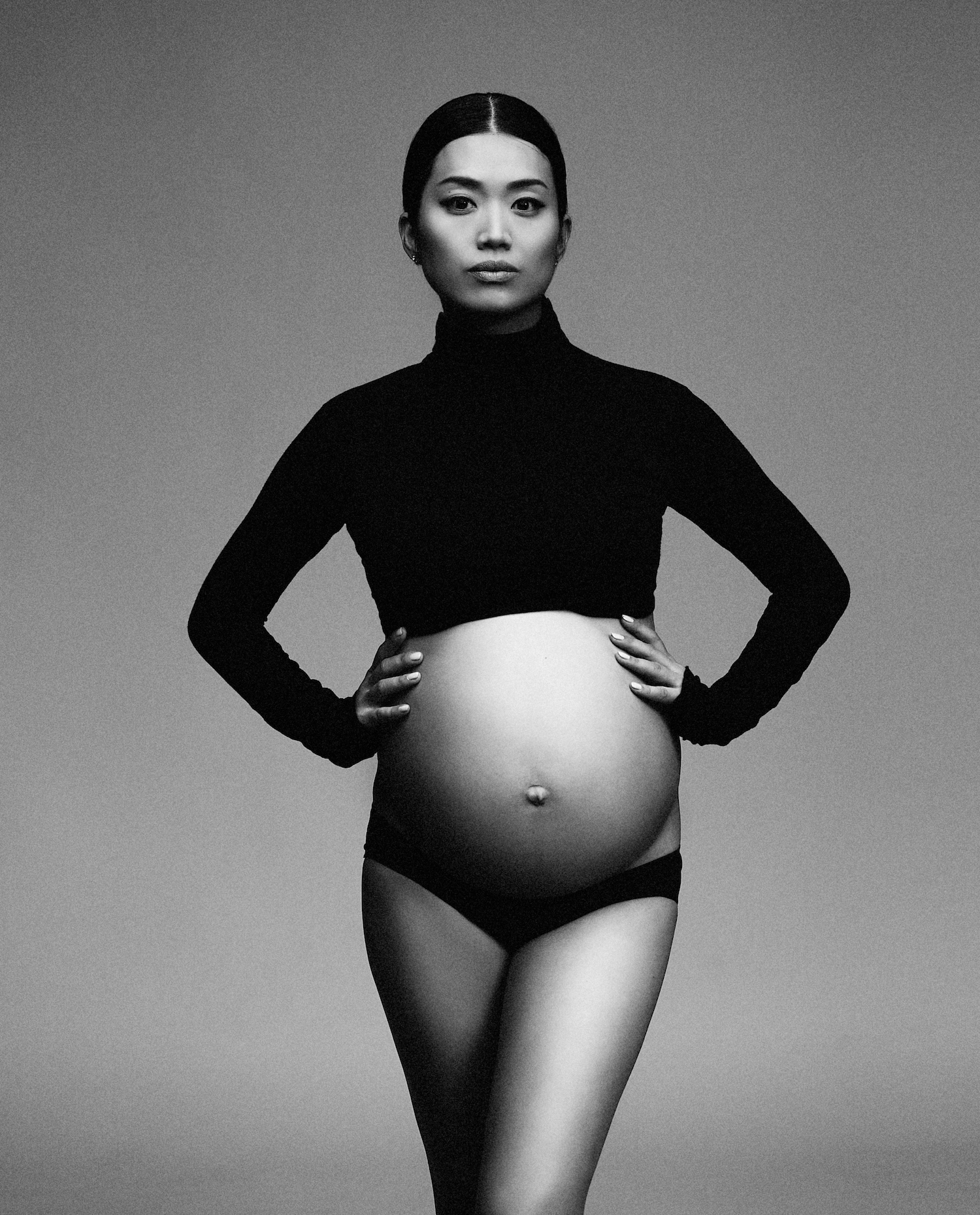NYC maternity and newborn photography studio. Editorial pregnancy portraits by Lola Melani